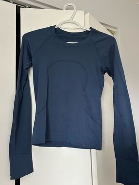 Women’s Lululemon Swifty Tech Longsleeve size 4 waist length